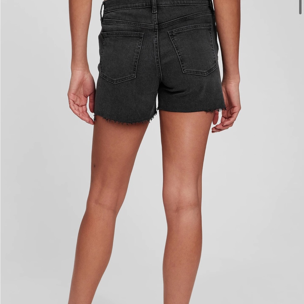 NWT Gap 4" High Rise Denim Shorts with Washwell in Black - Picture 3 of 9